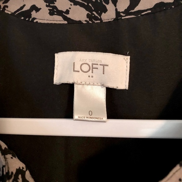 Sleeveless black and tan dress - Picture 2 of 3